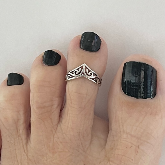 Sterling Silver V Shape Filigree Toe Ring, Silver Rings, Chevron Ring, Swirls - Picture 9 of 14